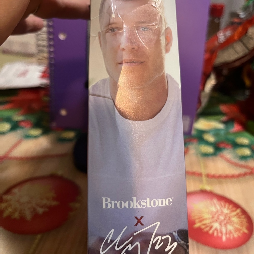 Brookstone Active True Wireless Earbuds‎ - Red and White - Picture 5 of 5